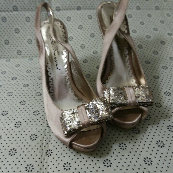 Lulu Townsend Sparkling Champagne Bow Heels 6.5 - Picture 8 of 8